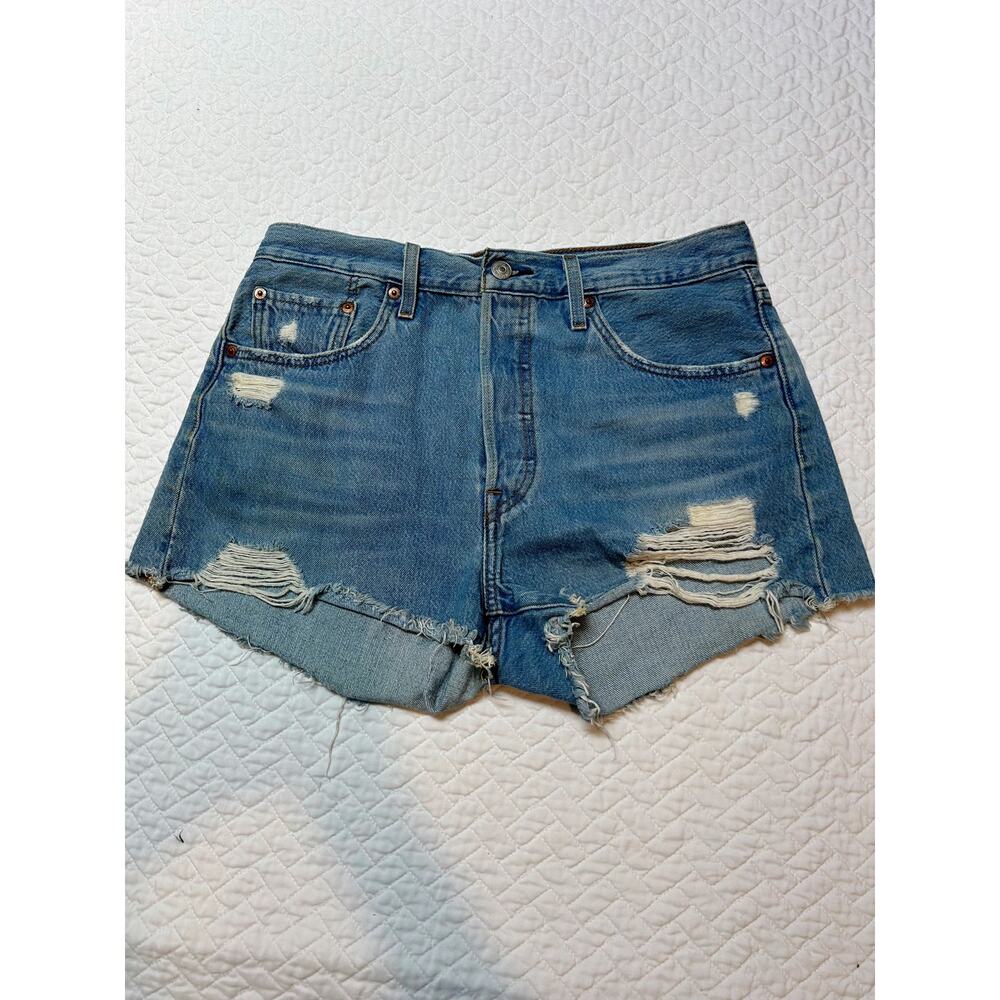 Women’s Levi’s 501 cut off High Rise Denim Shorts
Size - W 29